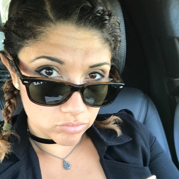 Meet your Posher, Iris - Picture 4 of 6